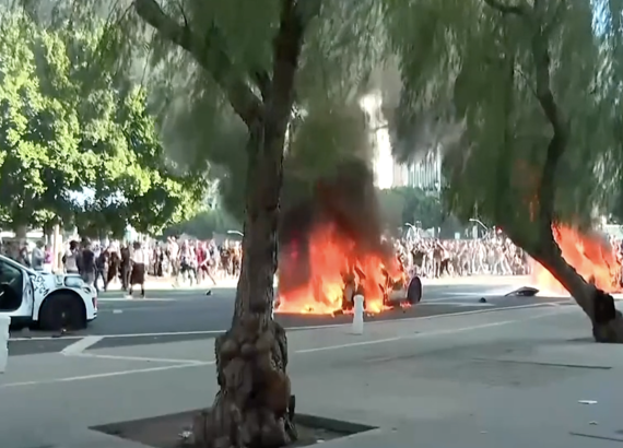 आप्रवासी पक्षधरको आन्दोलन दबाउन सयौँ सेना परिचालन